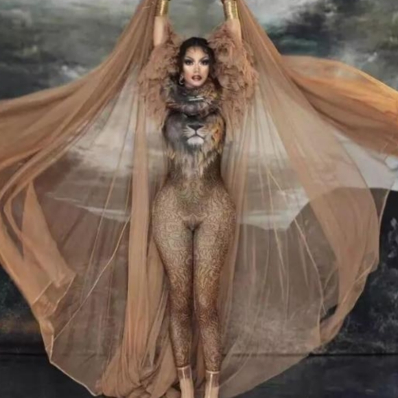 Lion pattern print Cloak jumpsuit. - Picture 5 of 5